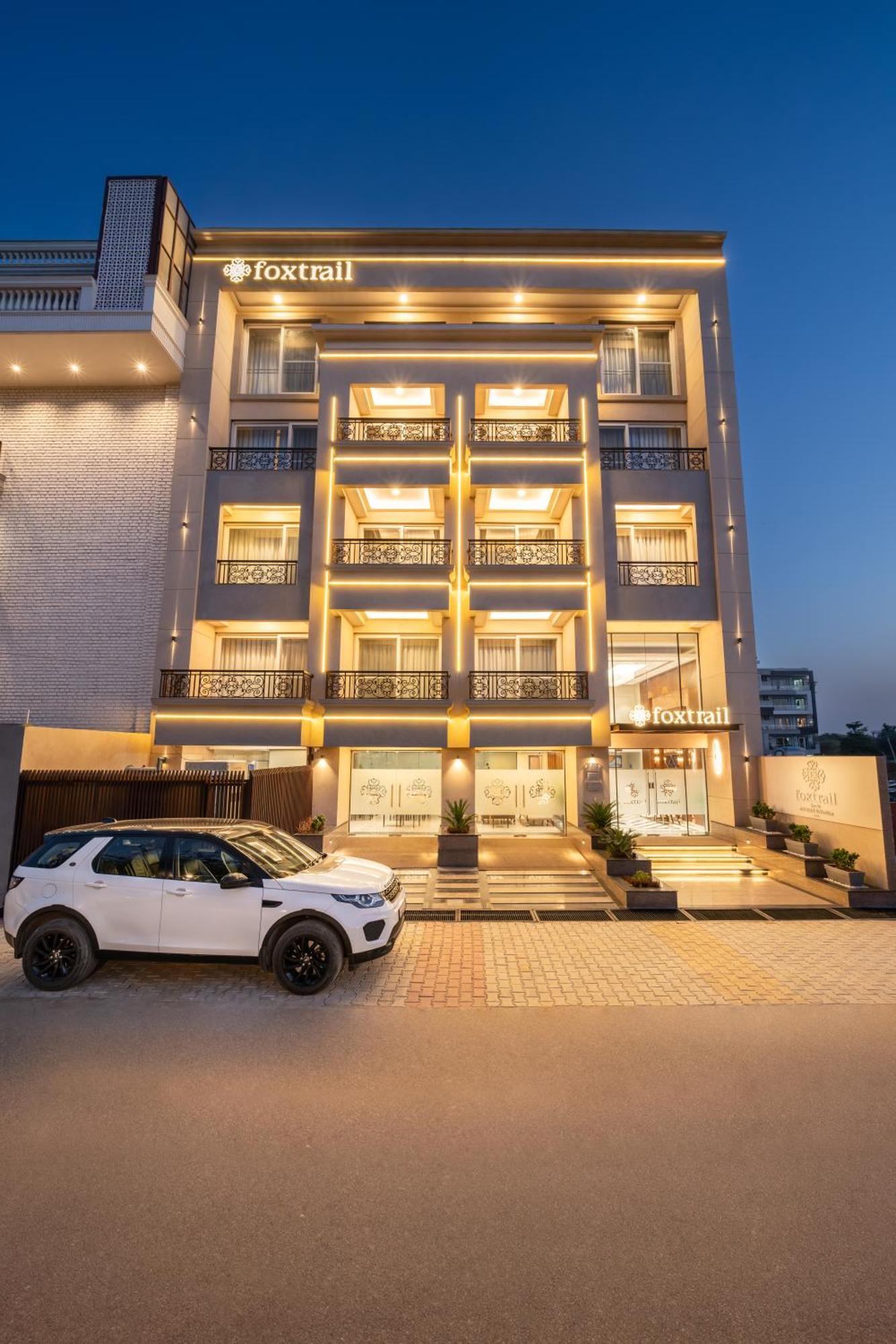 Foxtrail, Sector 42 - Am Hotel Kollection Гургаон Экстерьер фото
